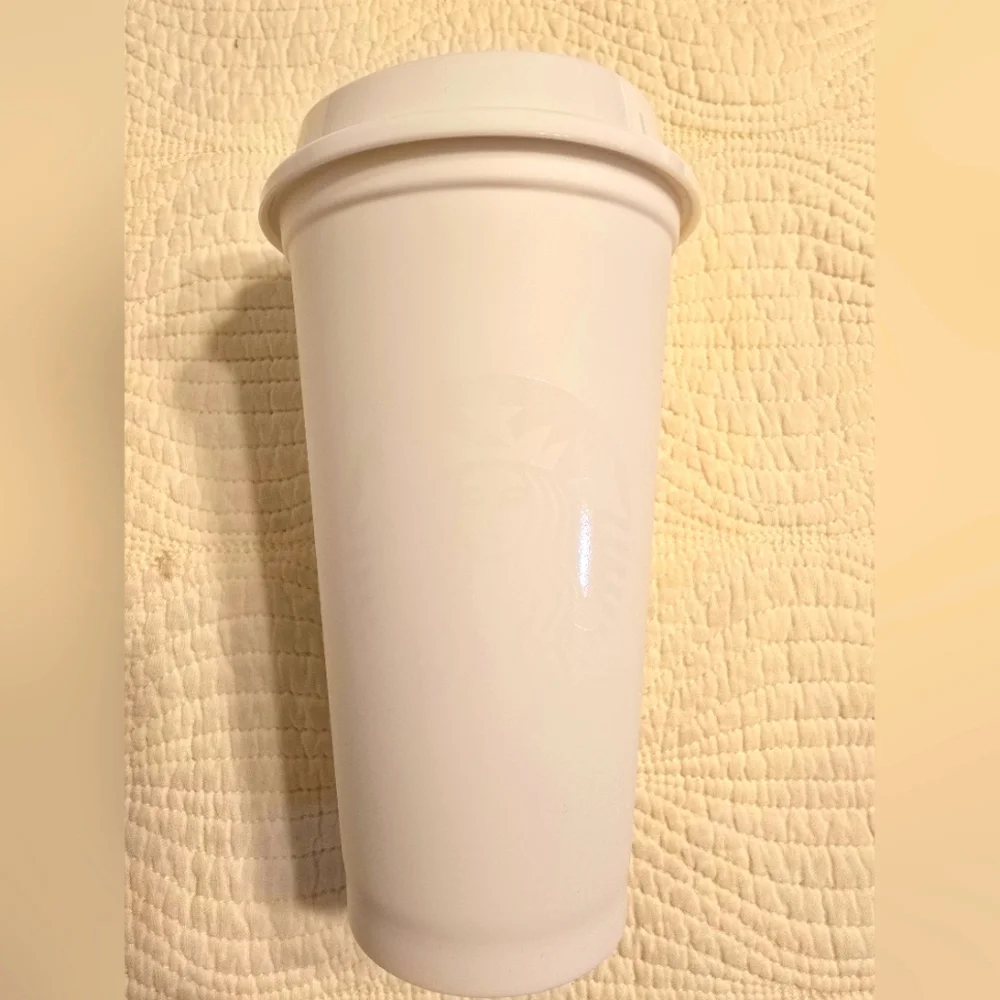 NWOT Starbucks White Reusable Coffee Cups With Sippy Lids